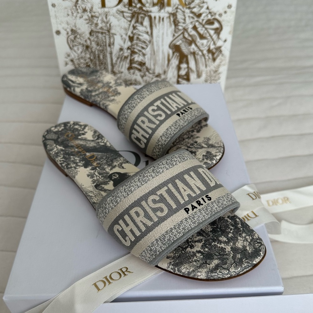 DIOR Dway Slide Sandals, IT39 / US9. Brand New! $720+tax. 100% Authentic!